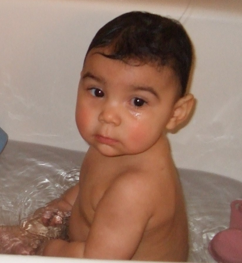 hannah-in-the-tub