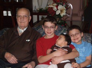 dscf1507 Pa-Paw with his great-grandchildren at Christmas